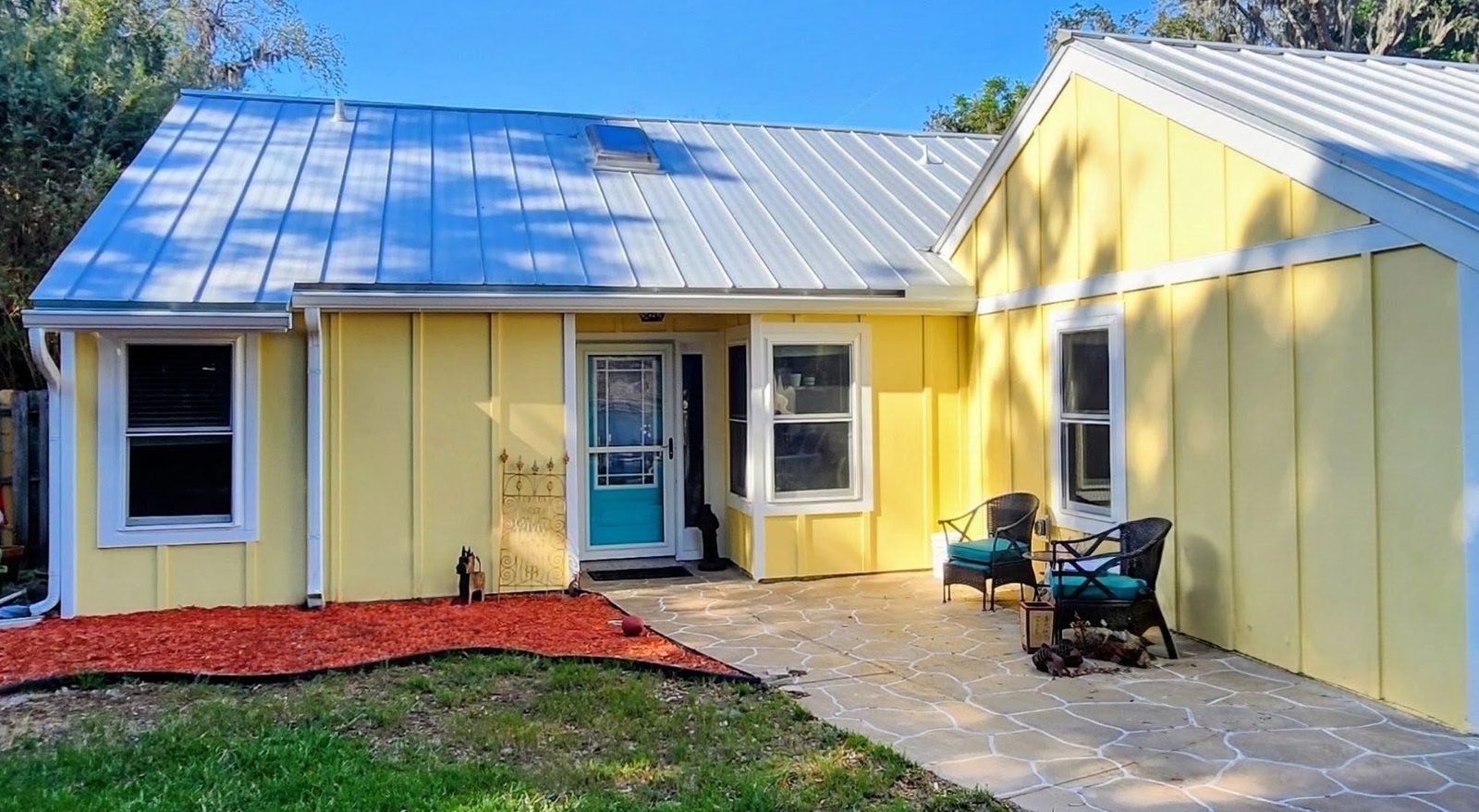 Single-story home with James Hardie board-and-batten siding installed by Better Home Improvement in St. Augustine, FL